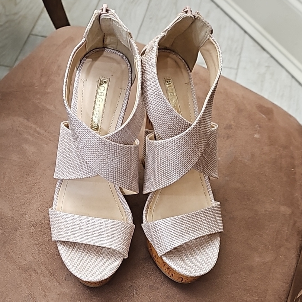 BCBGMAXAZRIA Women's Beige Sandals